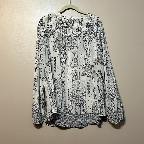 Maurice’s White Blouse, 3 - Picture 2 of 2